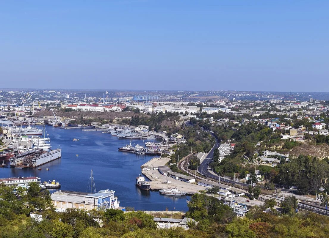 южная бухта заливы севастополя. южная бухта севастополь. южной бухте крым. южная бухта севастополь вид сверху. корабельная бухта севастополя.