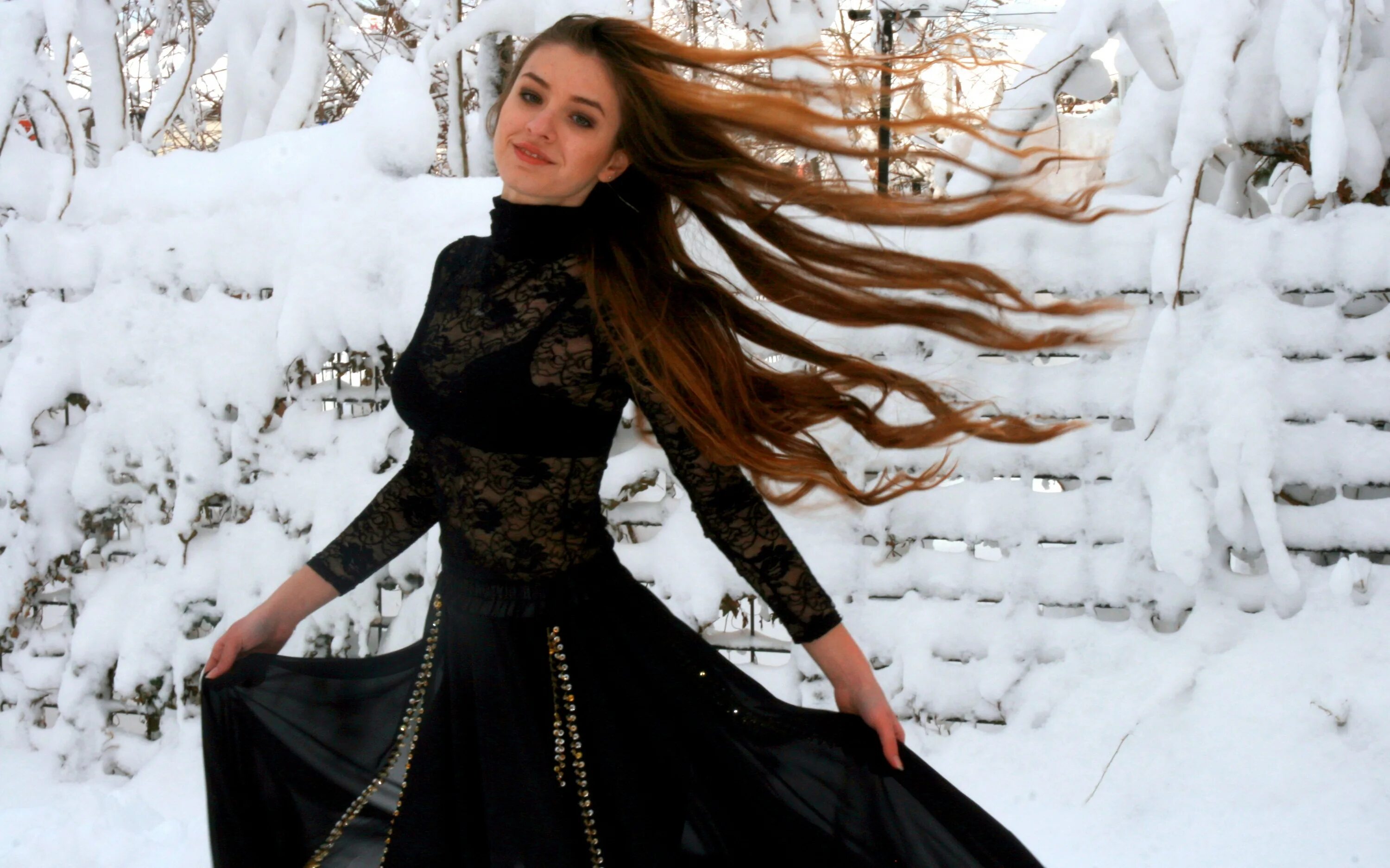 Девушка танцует зимой. Балерина зимой фотосессия. Snow dance. Балерина зимой. Зимние танцы.