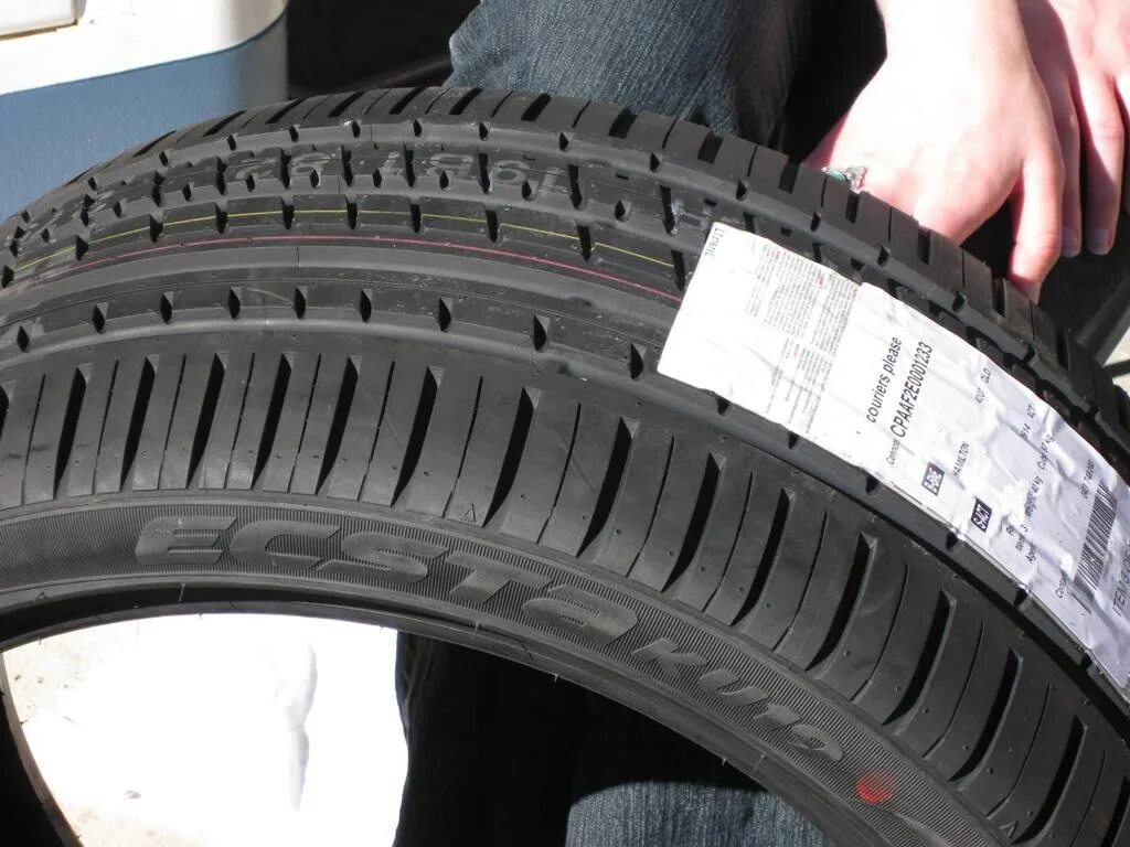 Резина Kumho Tire 225 40 18. Шины Kumho Ecsta ps71. Кумхо летняя резина 245/55 19. Направление шин Kumho r18 245. Купить летнюю резину на 18 235