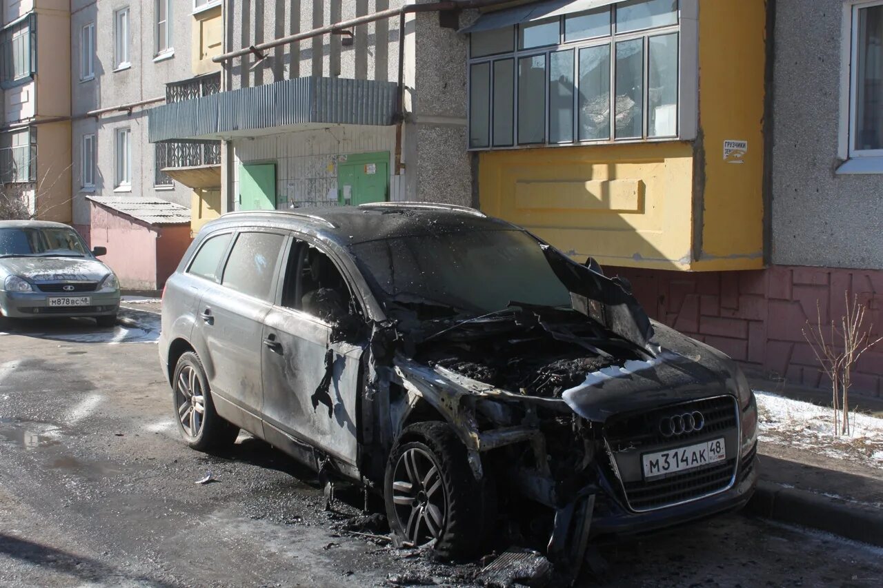 Горит ауди q7. Audi q7 битая. битая ауди q7. ауди ку 7 битая. разбитая ауди ку 7.