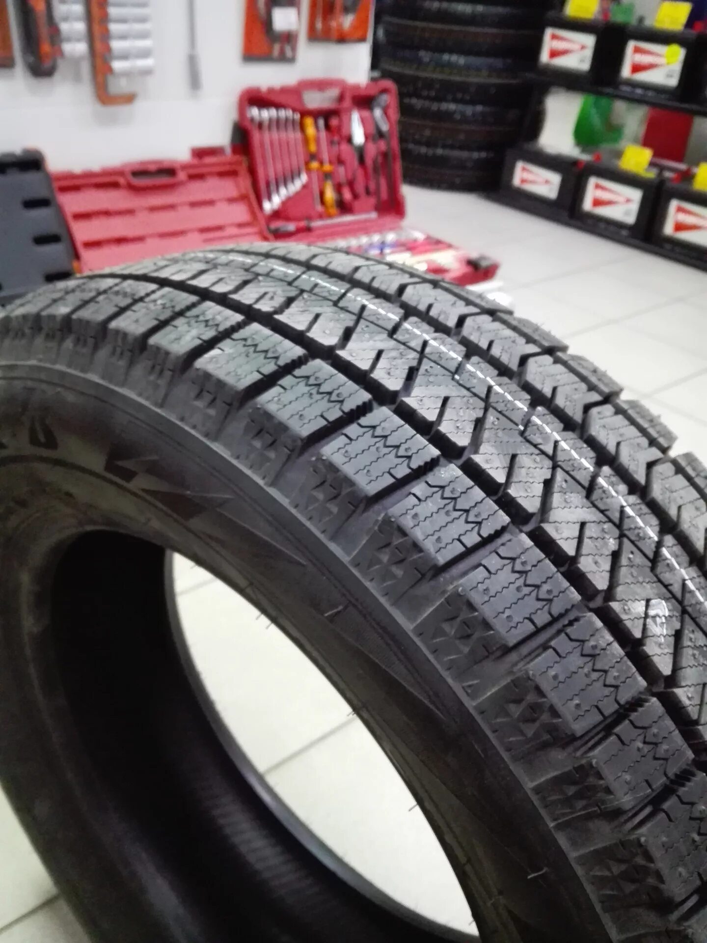 Близак айс. Bridgestone Blizzak Ice. Bridgestone Blizzak Ice XL. Bridgestone 19565r15 95t XL Blizzak Ice TL. Bridgestone Blizzak Ice 205/55 r16 94t.