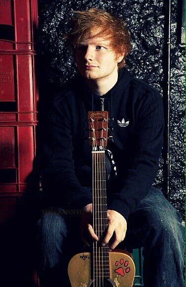 Эд ширан на гитаре. Эд ширан. эд ширан фото. ed sheeran с гитарой. ed sheeran 2003 год.
