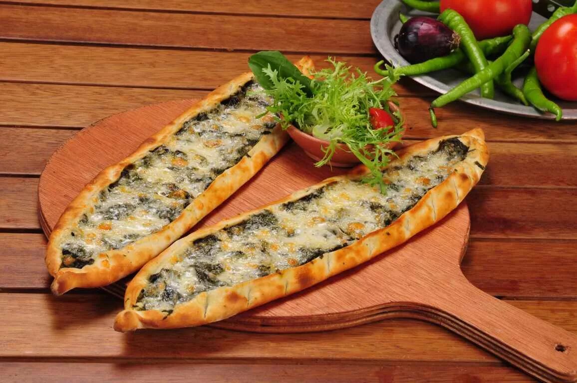 турецкая лепешка пиде. турецкая лодочка пиде. кашарлы пиде. кашарлы пиде. турецкое пиде с сыром.