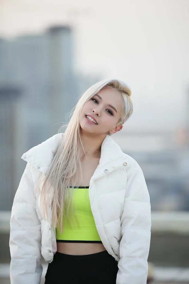 Everglow ию. Everglow eu. Эверглоу уфа. Группа everglow. Хан ынджи everglow.