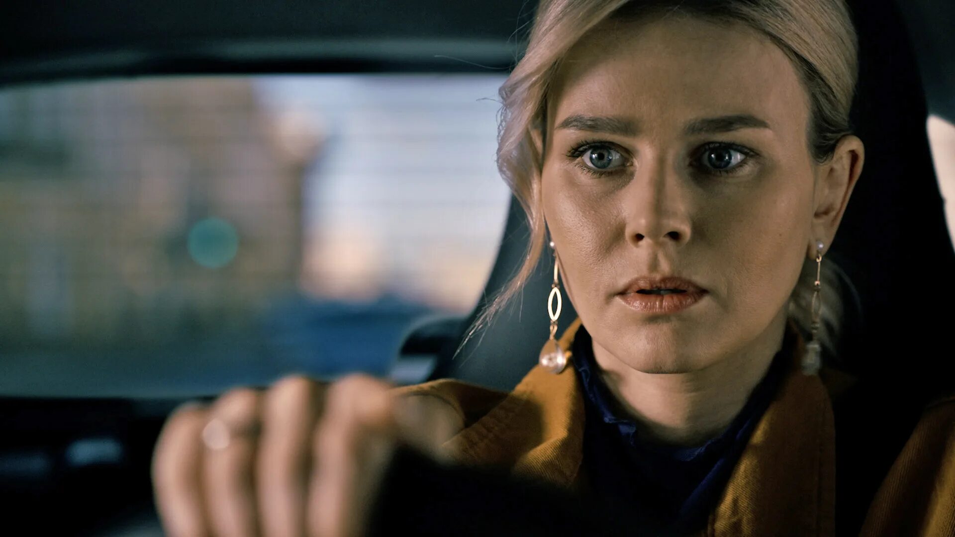 Самка богомола сериал актеры и роли фото Фото: Самка богомола / Кадр из сериала "Самка богомола" (2021) #3690586