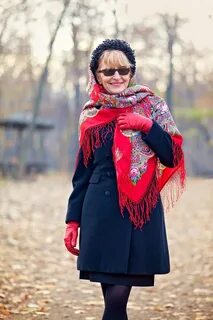 Надела платок