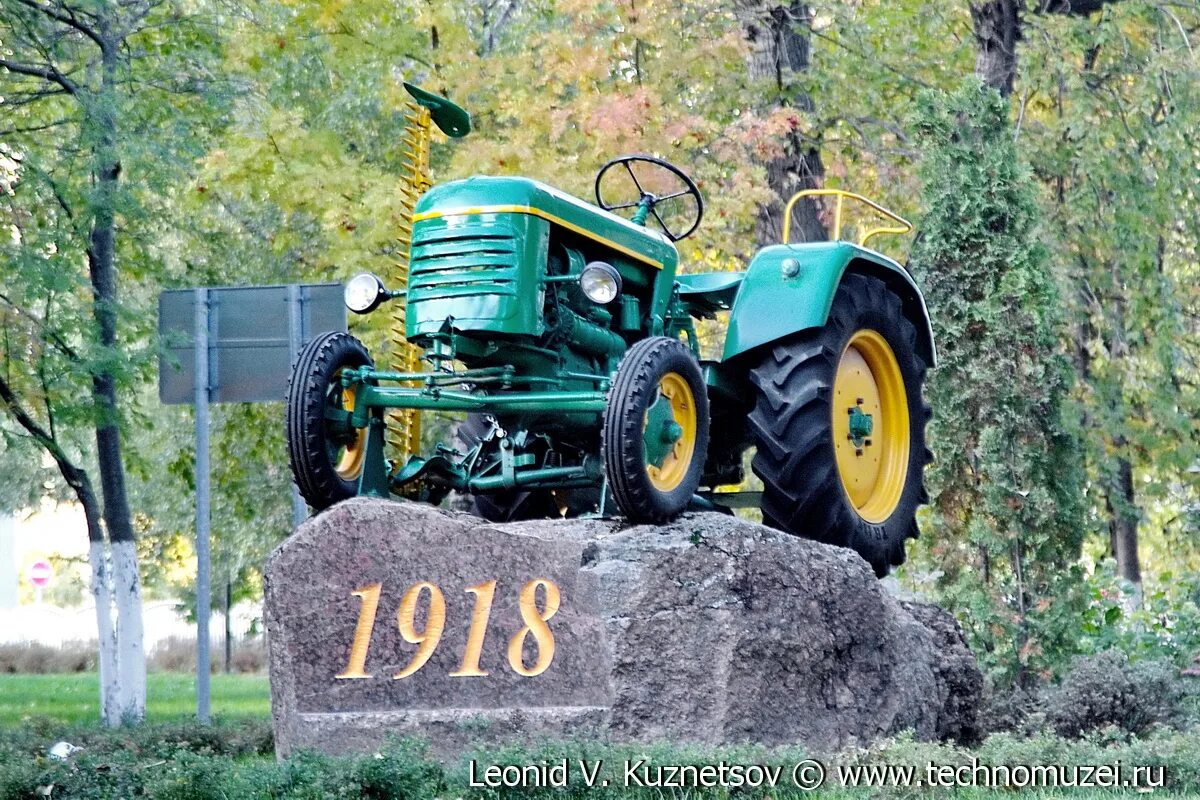Мтз 50 посевная. Мтз 80 трактор колхозный. Мтз 80 трактор колхозный. Совхоз имени ленина трактор. Трактор совхоз.