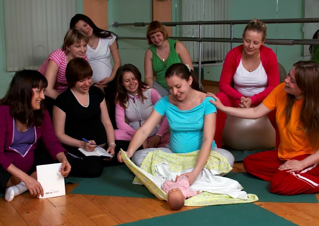 беременные девочки 12 лет. школа для беременных. школа рождения ребенка. подростковая беременность. подготовка к родам.