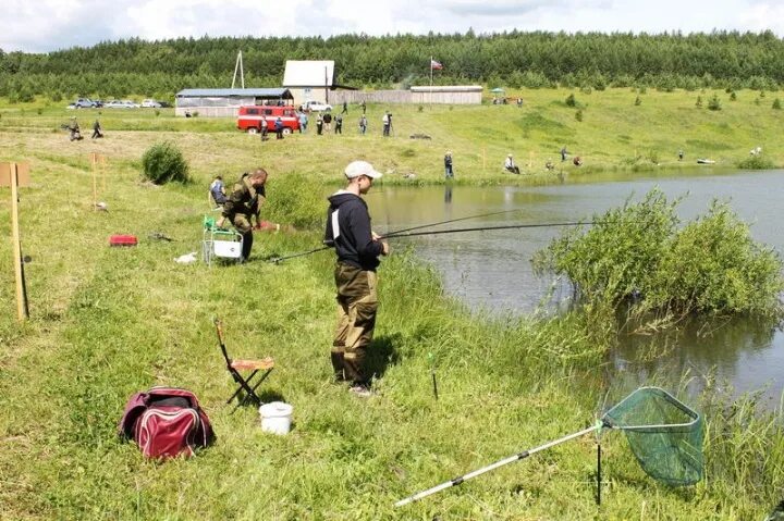 На крючок рыбалка в пензе. Пруд Пестровский Камешкирский район. Цементный пруд. Камешкир день рыбака. Село Порзово Камешкирский район.