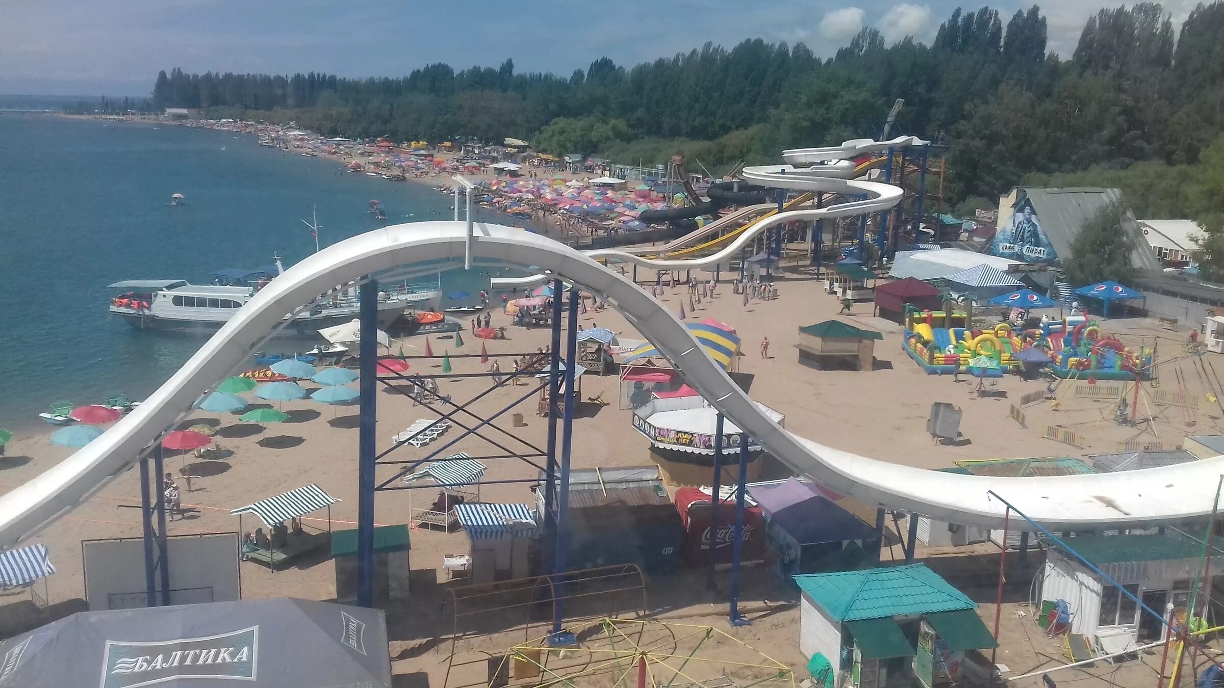 Золотые пески бостери. Бостери золотые пески. золотые пески бостери аквапарк. аквапарк золотые пески иссык-куль. чолпон ата парк развлечений.