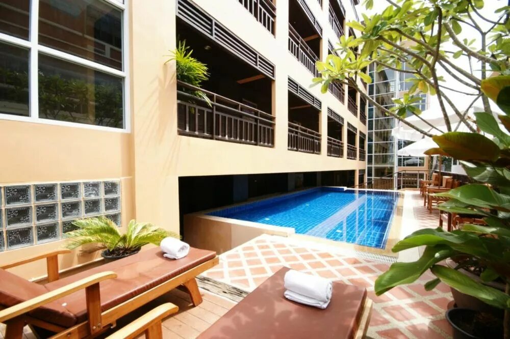 Seaside jomtien beach 3. Берег jomtien beach фото. Seaside jomtien beach pattaya. Шекспир отель джомтьен бич. Джомтьен тайланд пляж.