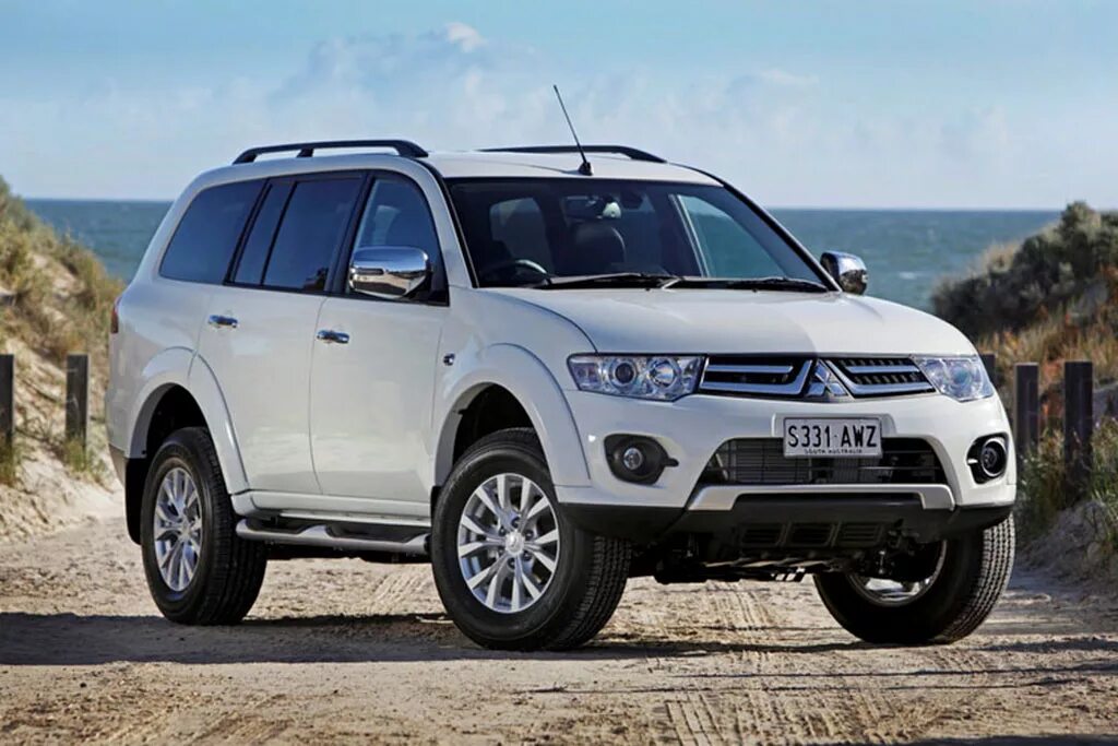 Mitsubishi джип. Mitsubishi Pajero Sport 2. Муцубисипаджероспорт 2014. Мицубиси Паджеро спорт 2014. Mitsubishi Pajero Sport 2013.