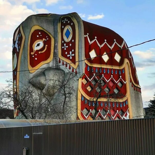 Дом слон авито. Дом слон на новорязанском шоссе внутри. поселок октябрьский дом слон.