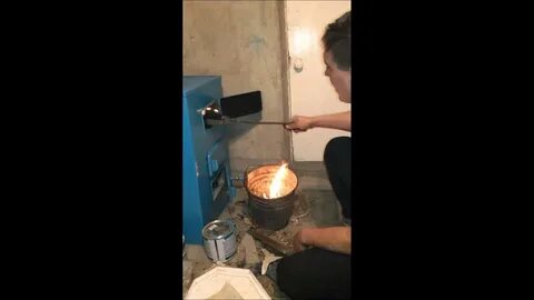 Как разжечь сырые дрова