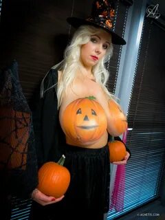 Halloween big boobs