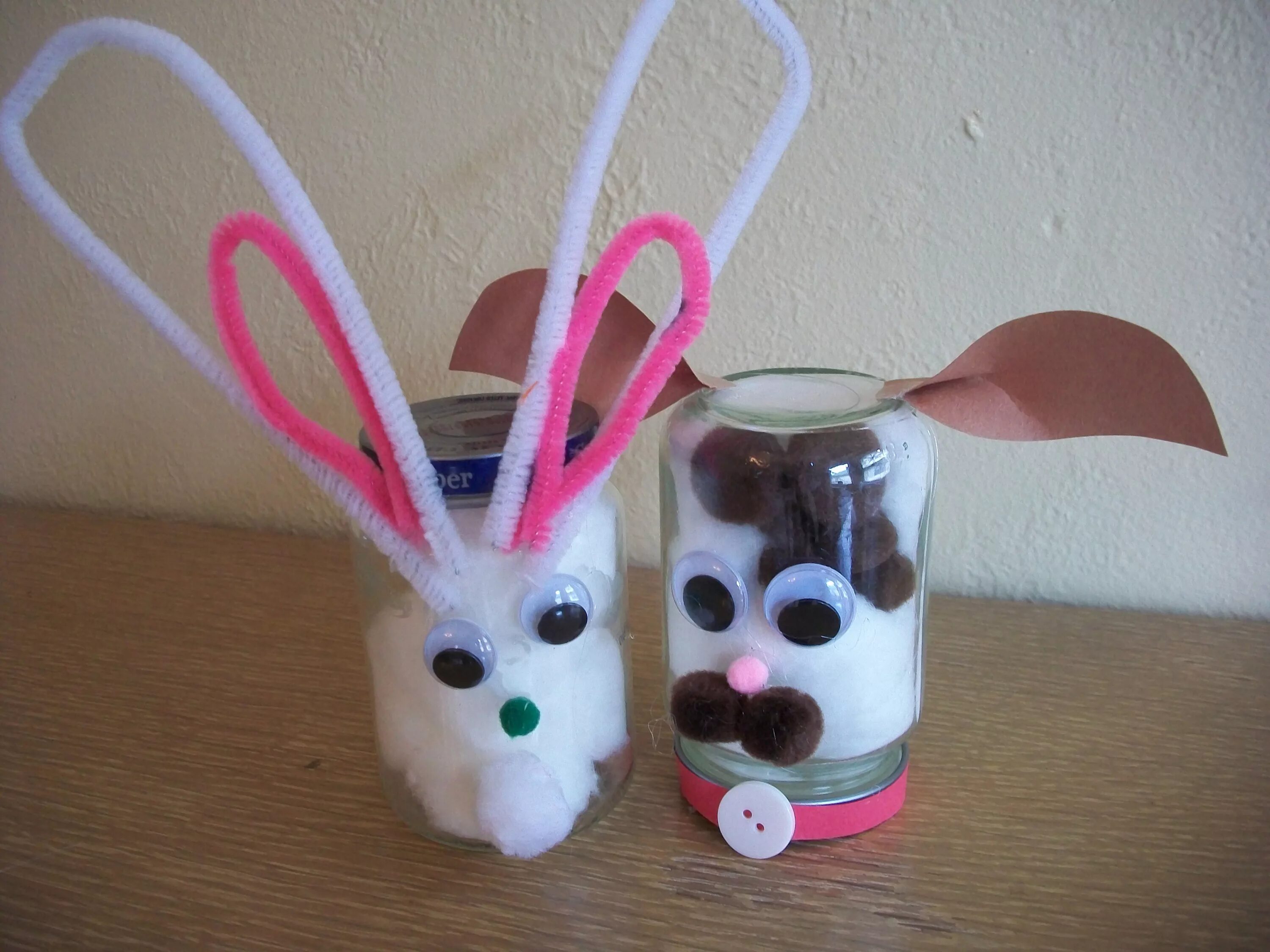 поделки из пластиковых банок. поделка из пластиковой банки. поделки из своими руками из подручных материалов. полезные вещи из пластиковых бутылок. украсить баночку.