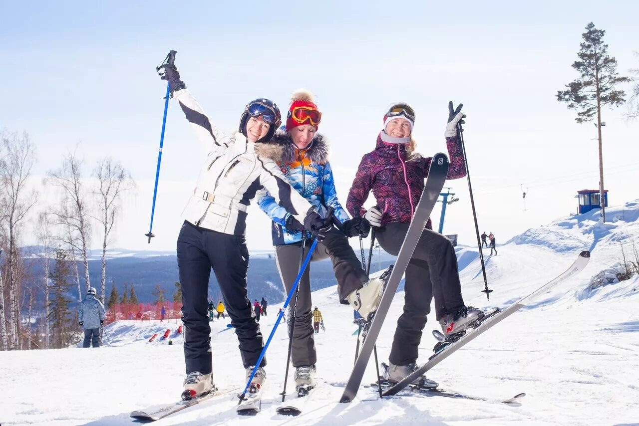 Хвалынский горнолыжный курорт. Катание на лыжах. Горные лыжи. Кататься на горных лыжах. Покататься на горнолыжном курорте