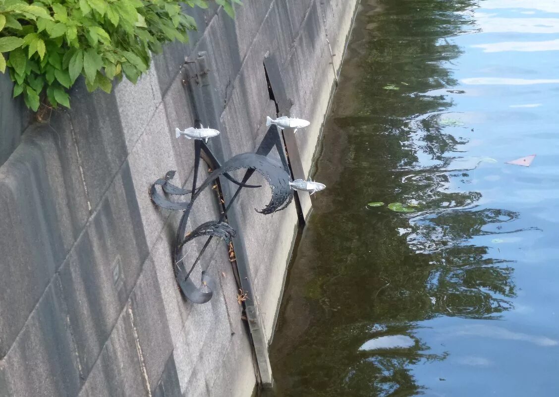 памятник блокадной колюшке кронштадт.