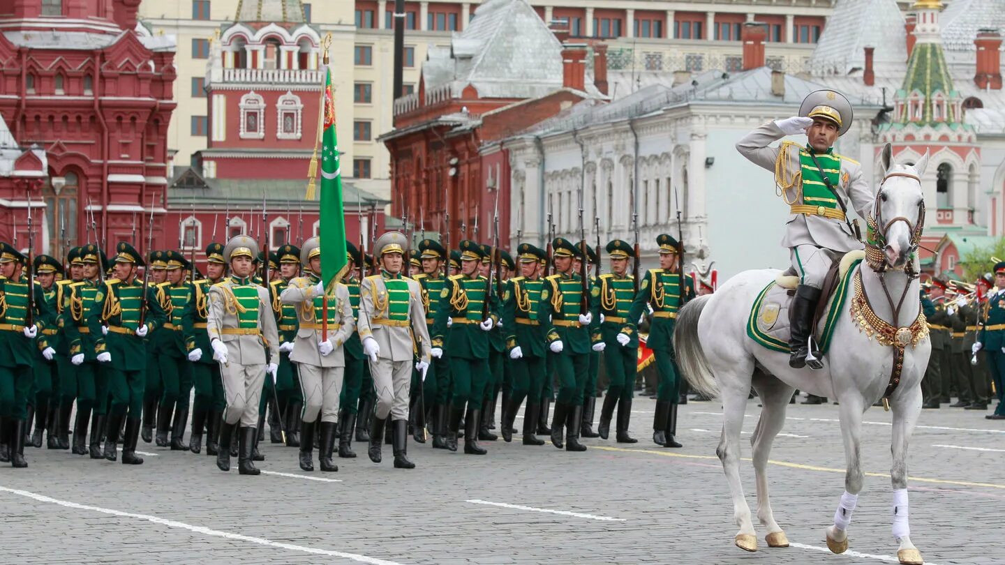 Парад Победы 2010 года на красной площади в Москве. Парад Победы 2010 Туркмения. Парад Победы 2010 года. Конь на параде. 9 мая время работы