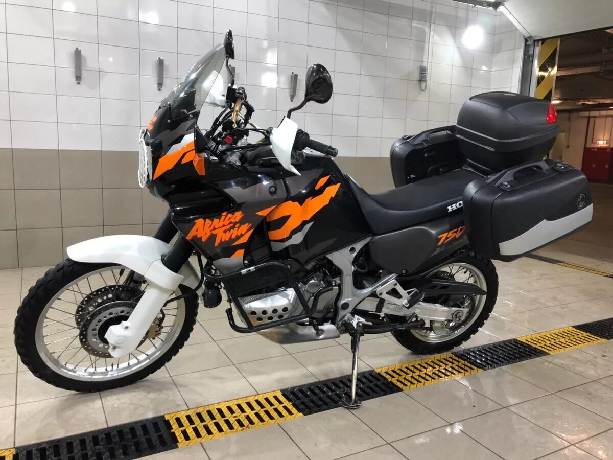 Хонда твин 750 купить. Honda XRV 750 Africa Twin. Honda Африка Твин 750. XRV 750 Africa Twin. Honda Africa Twin 1996.