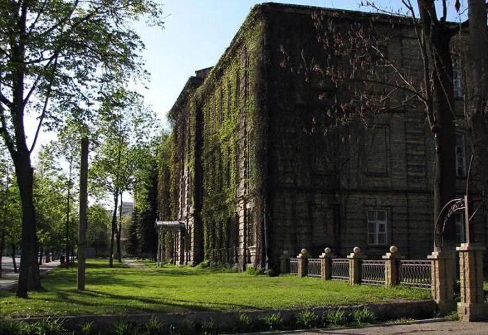 Янки купалы факультеты. Университет Янки Купалы. Гродно Белоруссия университет Янки Купалы. Учительский институт Гродно. Гродненский государственный университет имени Янки Купалы общежитие.