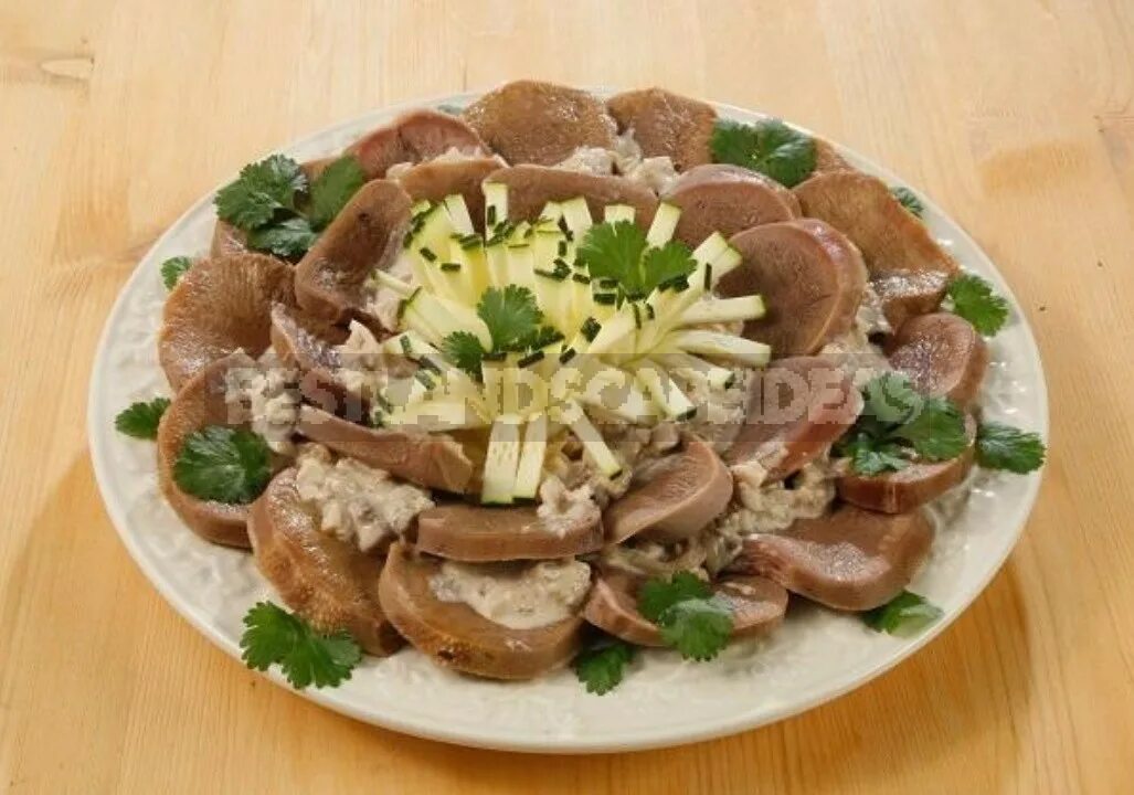 Что можно приготовить из языка. Закуска из языка. блюда из говяжьего языка. блюда из субпродуктов. язык говяжий по кавказски.