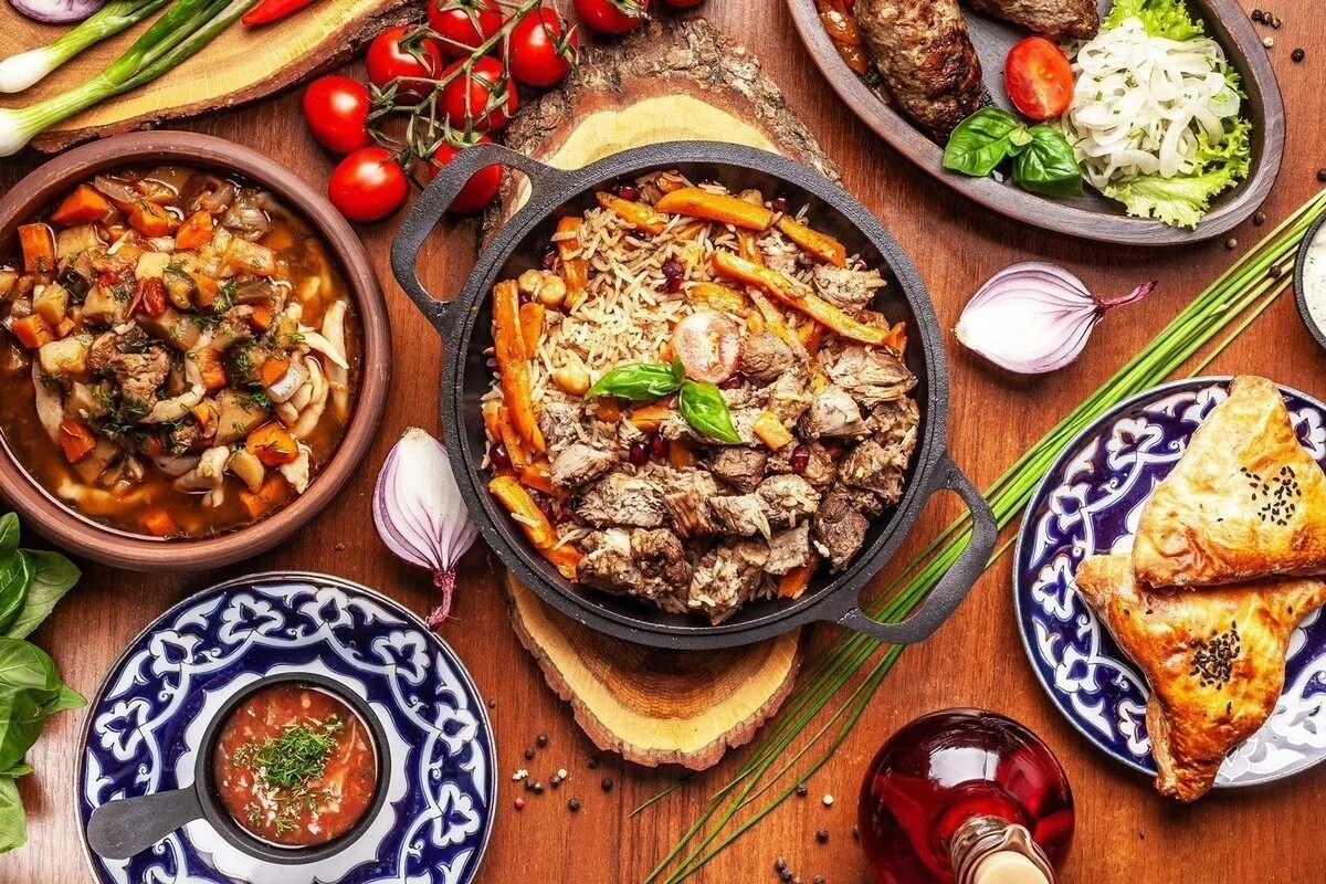 Чайхона Самарканд узбекская кухня. Чайхана в Узбекистане плов. Нац кухня Узбекистана. Узбекская кухня дастархан