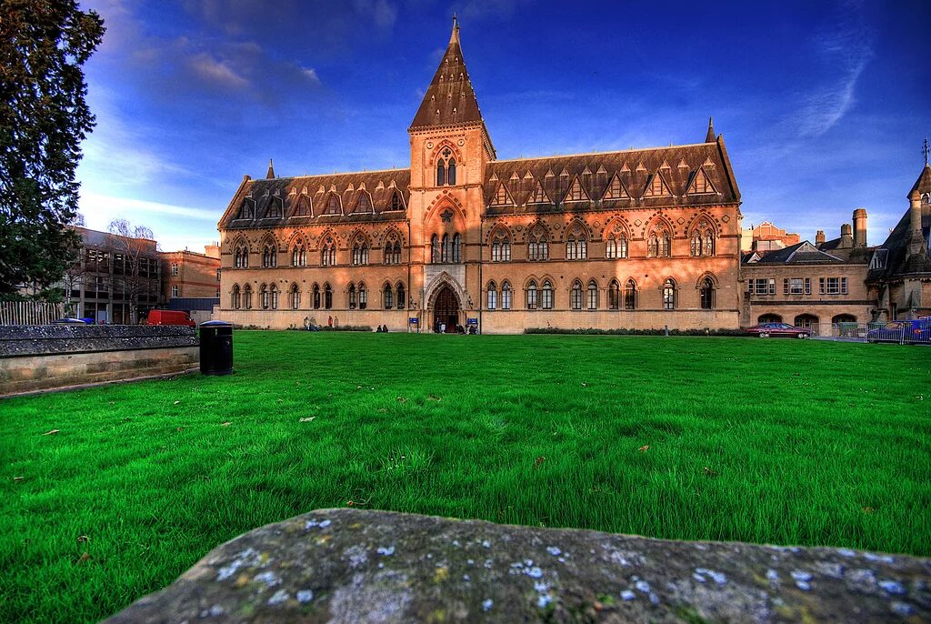 Oxford picture. Сити-оф-Оксфорд университет. Оксфордский университет Великобритания. Оксфорд город в Великобритании. Оксфордский музей Оксфорд.