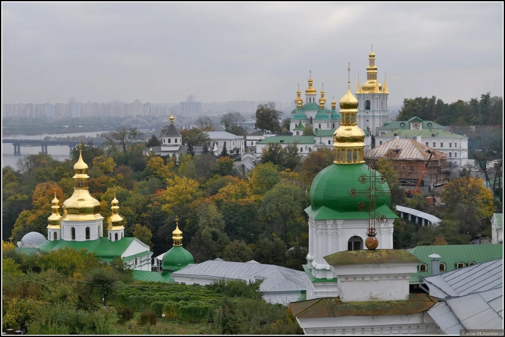 Киево-печерская лавра трапезная. Нижняя лавра. Киево-печерская лавра киев. Киево-печерская лавра панорама сверху. Нижняя лавра.