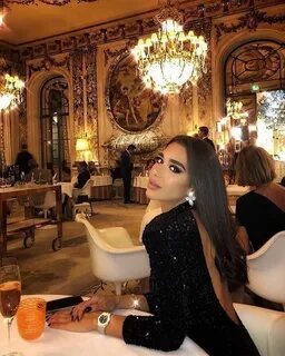 Она что богатая