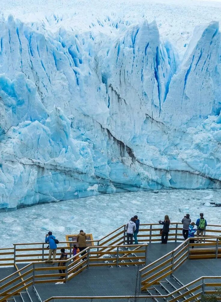 Bright blue colors of Perito Moreno, Argentina. Яркая синева ледника Перито Море