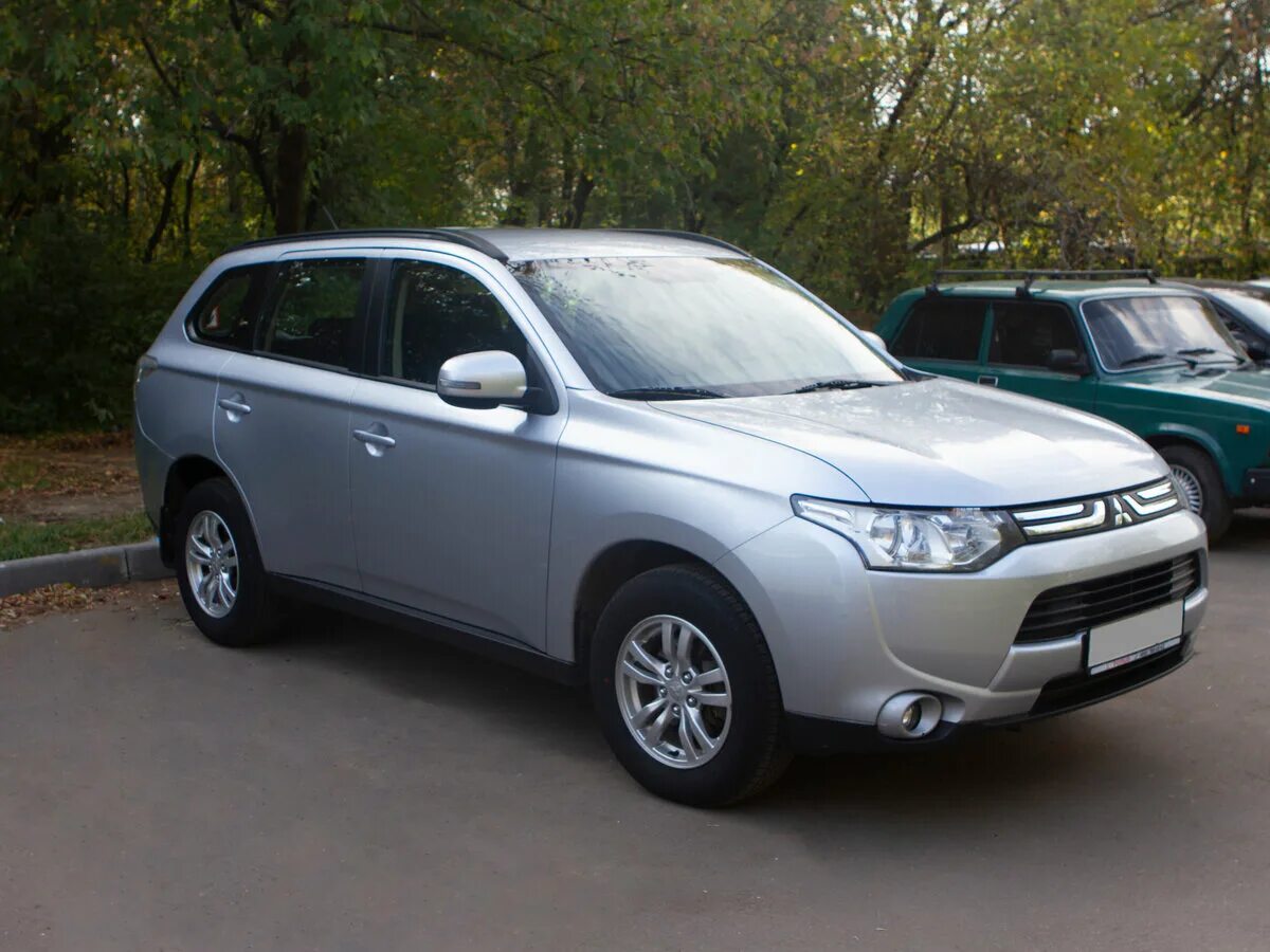 Мицубиси аутлендер годы выпуска. Mitsubishi / Outlander III / 2.0 CVT ru. Митсубиси Аутлендер 3 2.0 4wd. Outlander 4wd. Митсубиси Аутлендер 3 2012.