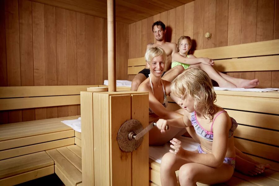 Нудистские бани в москве. Семейная баня. Финская сауна дети. Семейный поход в баню. Немецкая баня.