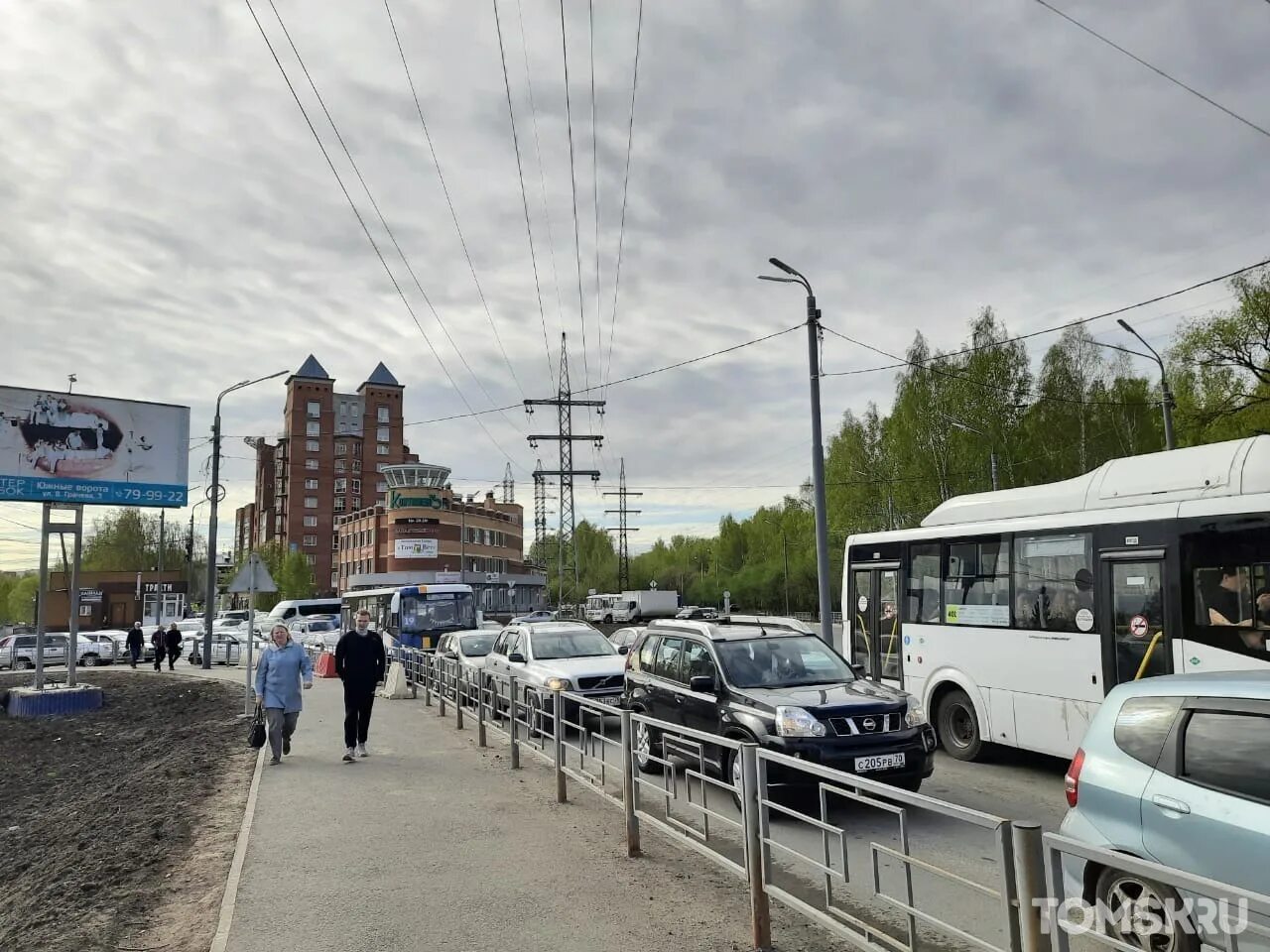 Томск переехать. Мокрушинский переезд. Пробка на переезде. Выезд из Томска. Пробки Томск.