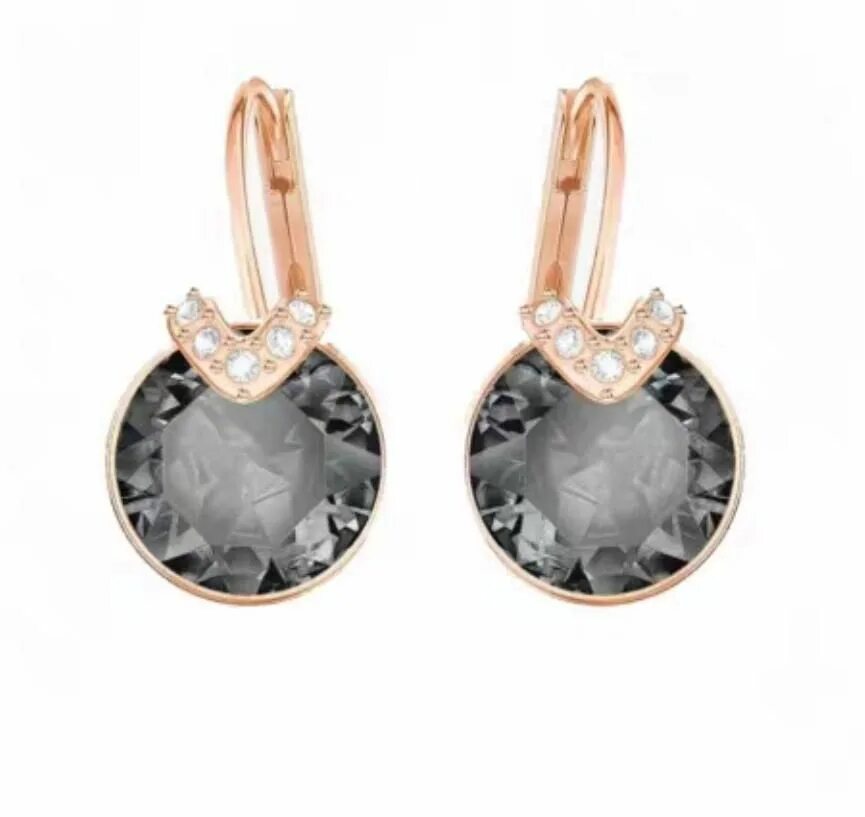Серьги swarovski lunar. Swarovski 5074350 серьги. Сваровски серьги 1106512. 901640 серьги сваровски. Сваровски лунар.