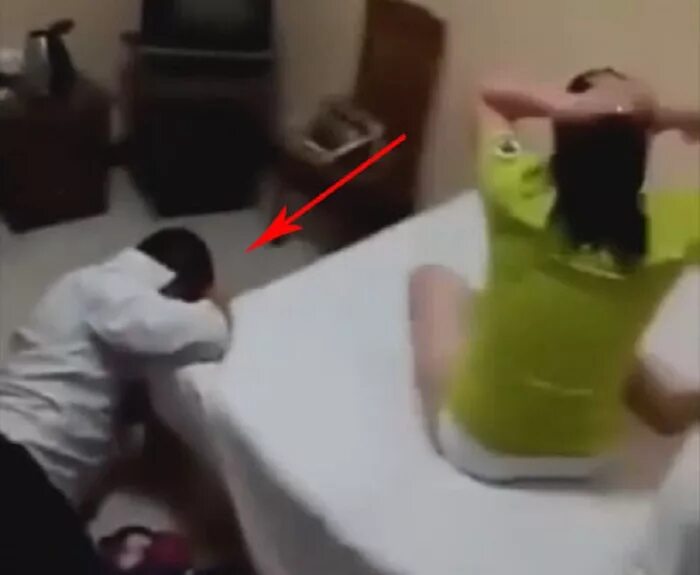 Wife catches husband. Cheating видео. The wife Cheated on her husband with a Plumber (hidden cam). Husband watching his wife Ripped. Man Kills his wife in Hotel cheating.