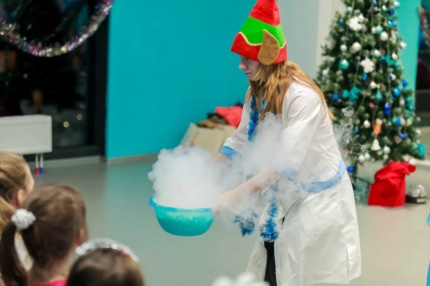 Аниматоры научное шоу. Шоу с жидким азотом. Детское крио азот шоу. Химическое шоу для детей. Химическое шоу.