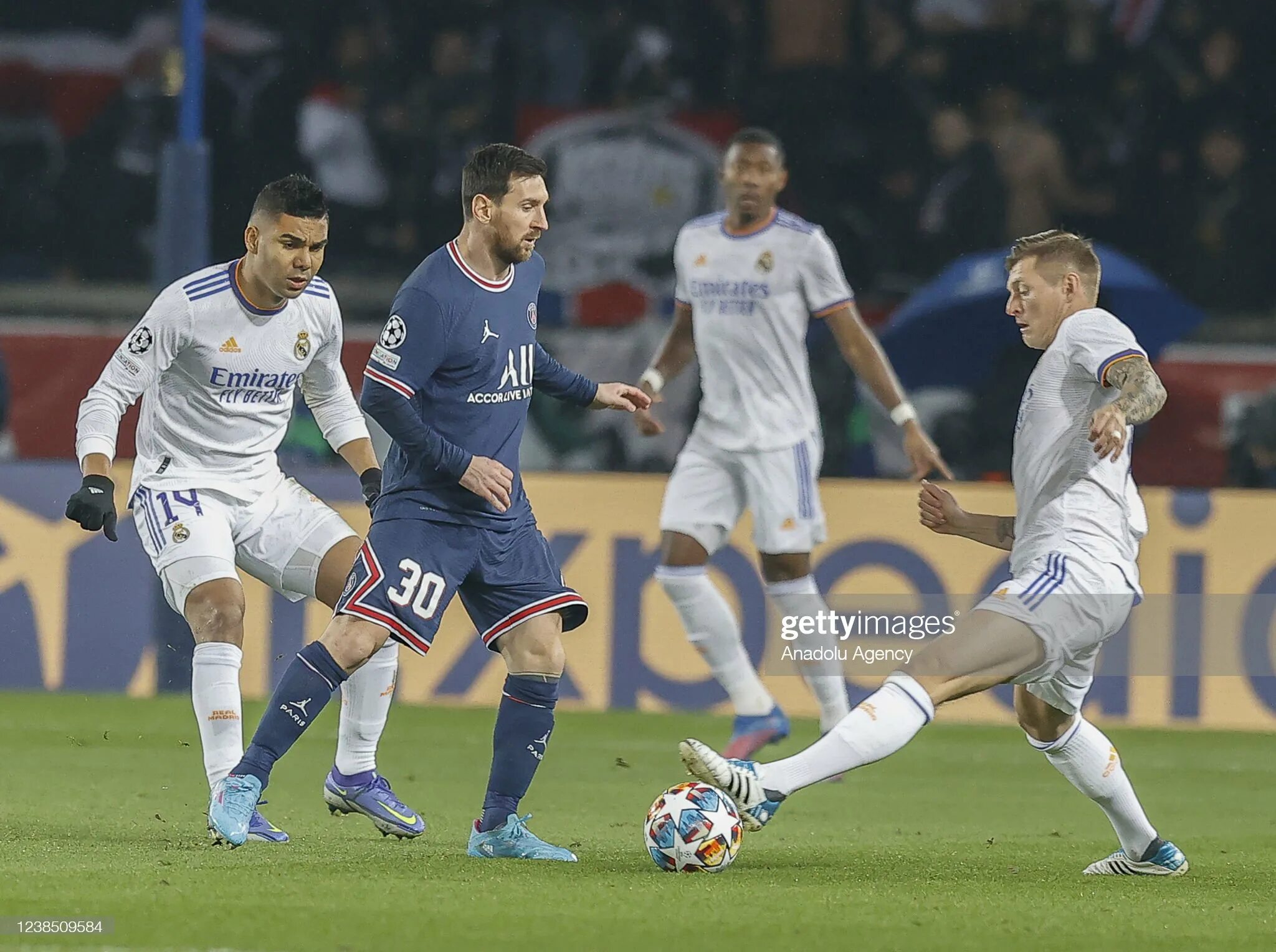 Матч псж реал сегодня. Real Madrid vs PSG 2022. Реал ПСЖ. Реал ПСЖ ответный матч. Мбаппе Реал Мадрид.