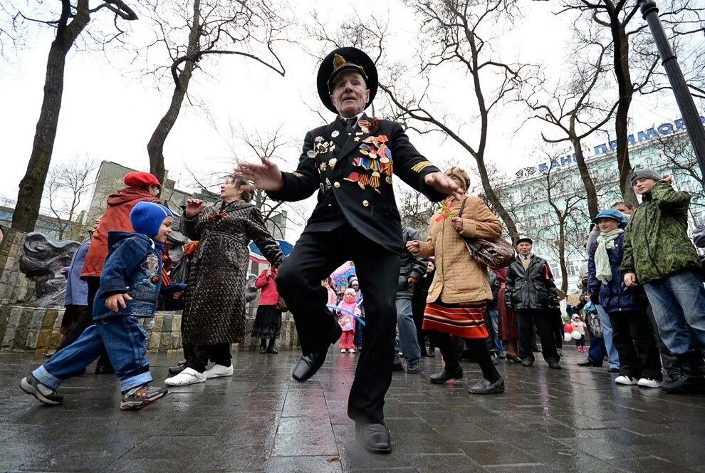 Что делают 9 мая. С днем Победы. 9 Мая фото. День Победы фото. Празднуем день Победы.