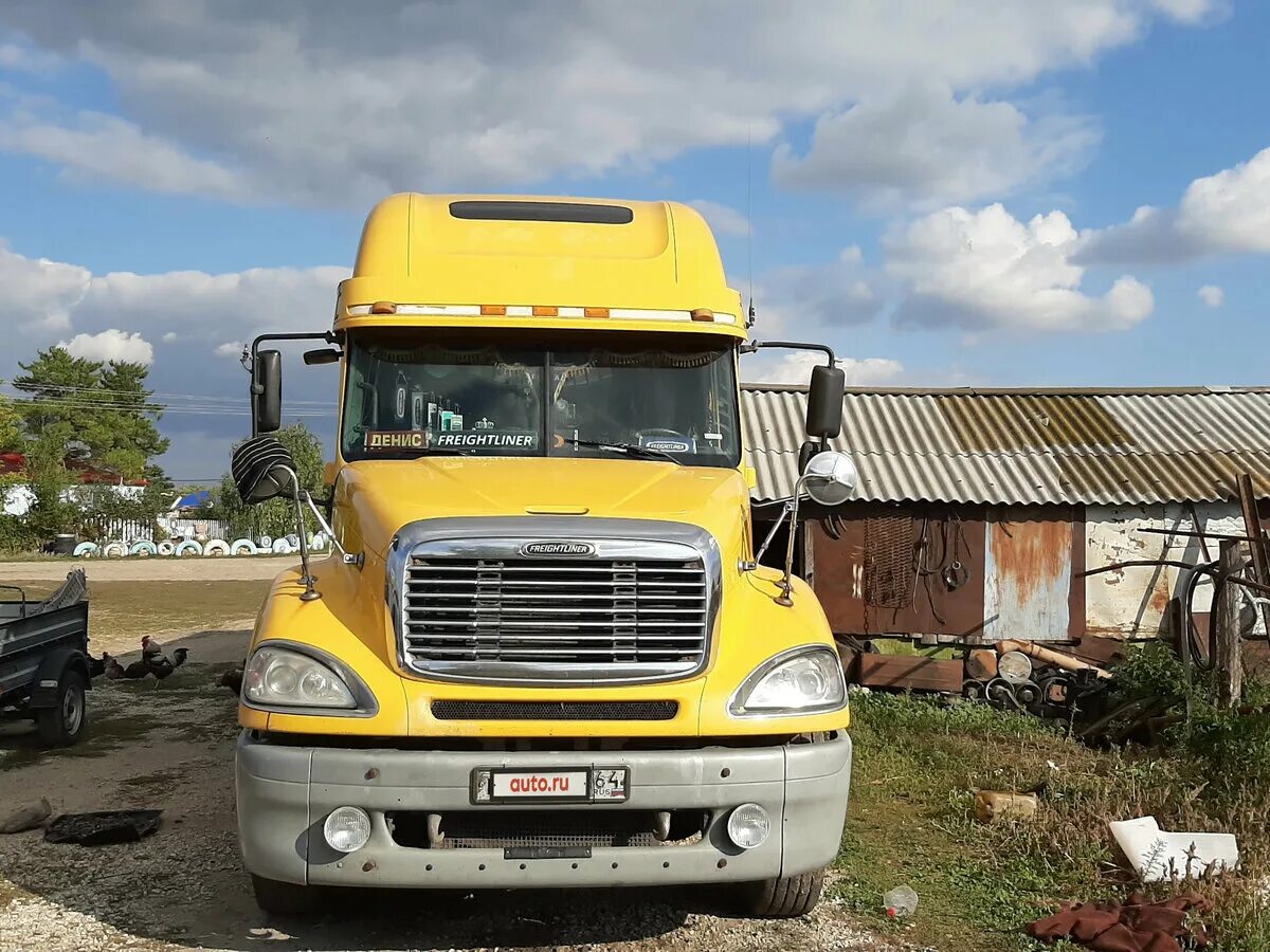 Купить фредлайнер б у в россии. Фредлайнер коламбия желтый. Freightliner Columbia 2003. Фредлайнер коламбия 2003. Фредлайнер коламбия 2003 года.