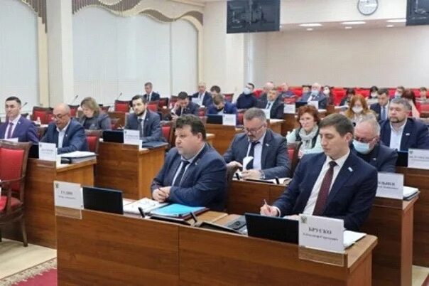 Кандидаты в краевую думу хабаровского края. Законодательная дума хабаровского края. депутат хабаровского края. депутаты ер по хабаровскому. депутаты хабаровского края 21 века.