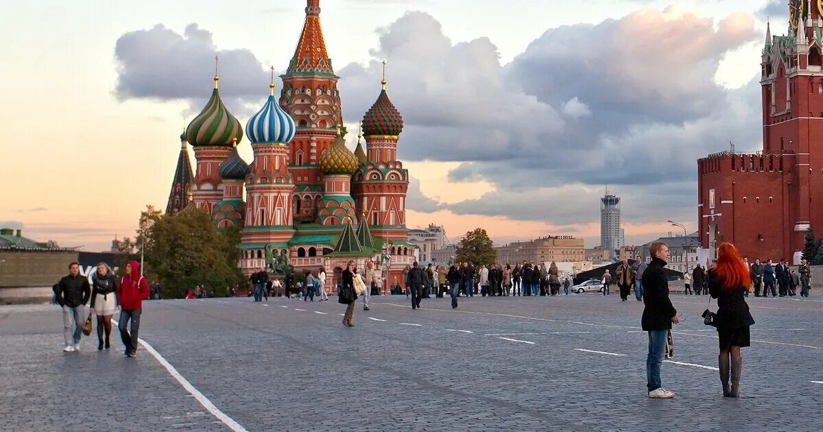 Ноября москва какое будет. Москва в ноябре. Пасмурная Москва. Красная площадь тепло. Красная площадь 360 градусов.