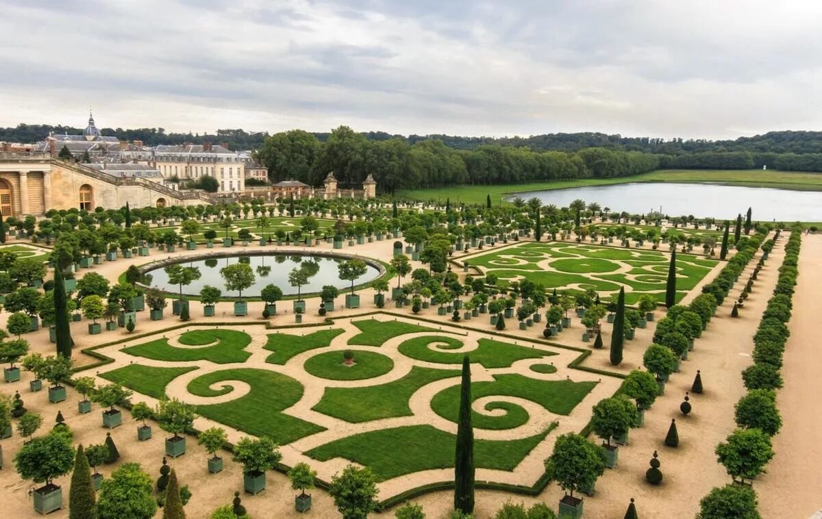 Версальский дворец и сады. Версальский Дворцовый парк. Версаль дворец Франция. Парк Версаль в Париже. Про версаль