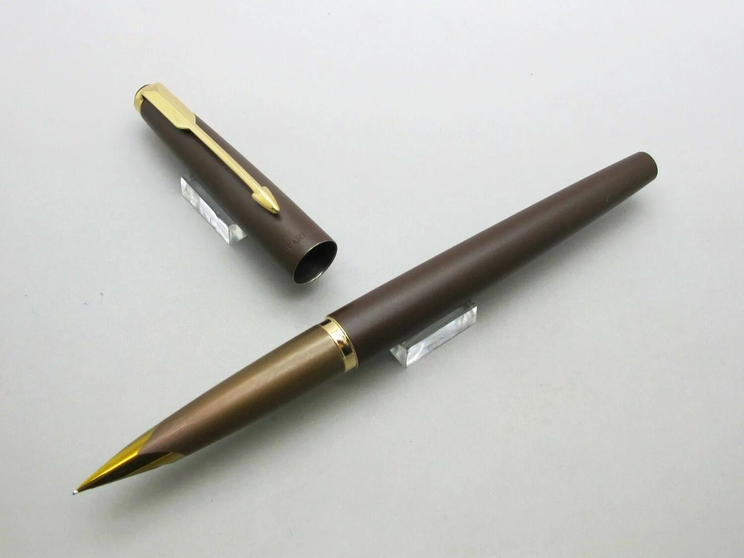 Parker falcon matte brown. Parker 50. Parker 50 falcon. Parker 50 falcon fighter. Авторучки parker собирается из двух частей.