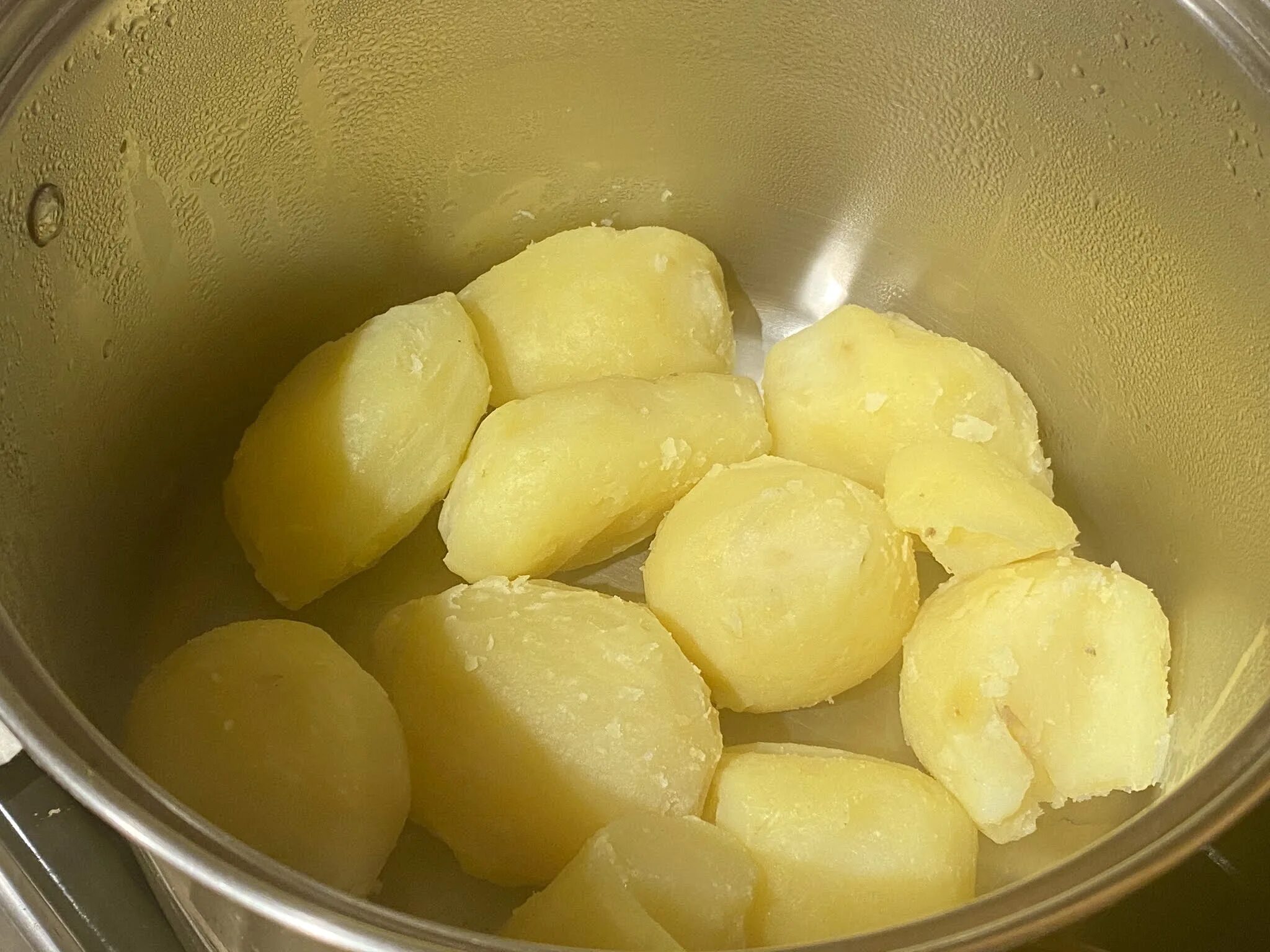Клецки из муки и воды рецепт. Тюрингенские клёцки. Немецкие клецки из картофеля. Картофельные клёцки. Клёцки Панские.