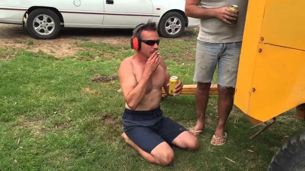 приколы про придурков 80 уровня. никогда не спорьте с идиотами вы опуститесь до их уровня. идиоты на тракторах. фото придурков 80 уровня. тракторист от бога.