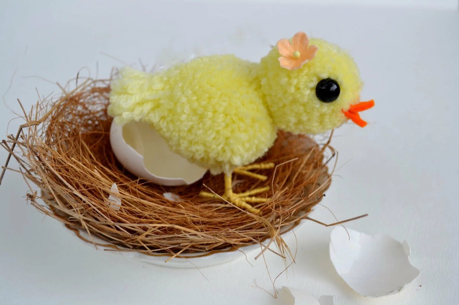 мастер класс цыпленок из ниток. цыпленок из пряжи. поделки из помпонов.