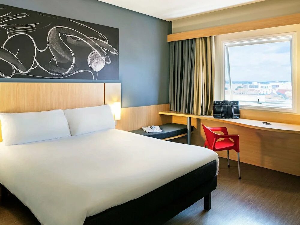 Ибис казань номер стандарт. Гостиница ибис калининград. Ibis номера. Ибис ярославль гостиница. Ибис краснодар центр 3*.