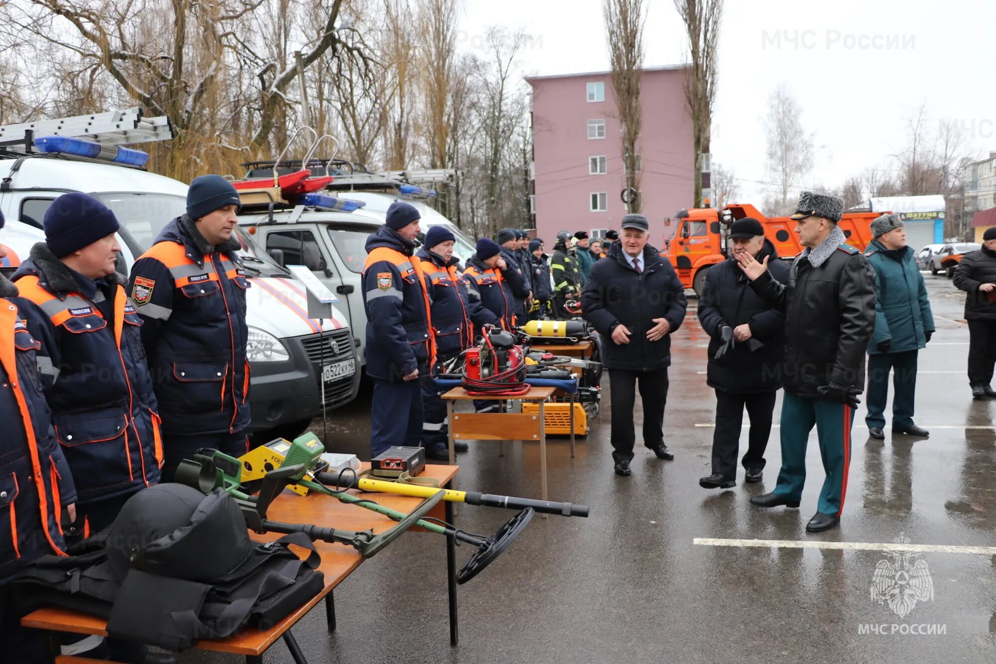 Сегодня праздник спасателей. День спасателя фото. 27 декабря праздник мчс. Сегодня праздник спасателей. Сегодня праздник спасателей.