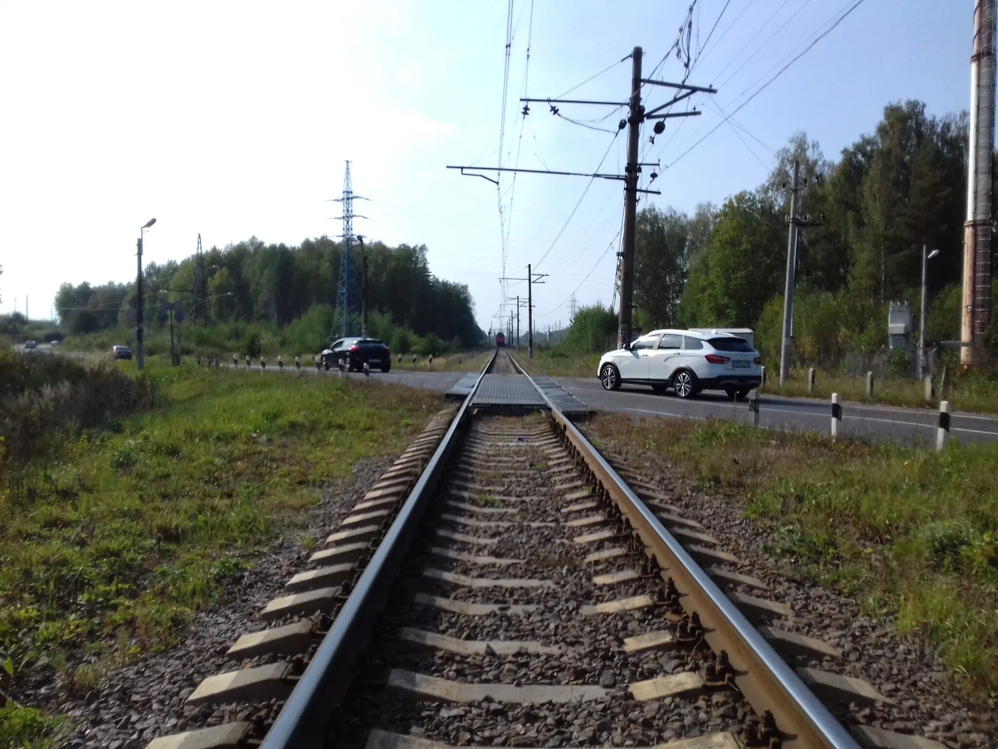 Киприя станция. Переезд новгородская область. Станция 243 км новгородская область ж д переезд. Нерегулируемый жд путь. Жд переезд.